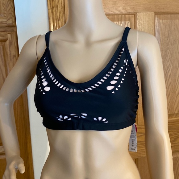 Xhilaration Other - Xhilaration-black with light blush color within cutouts bikini top,lightly lined